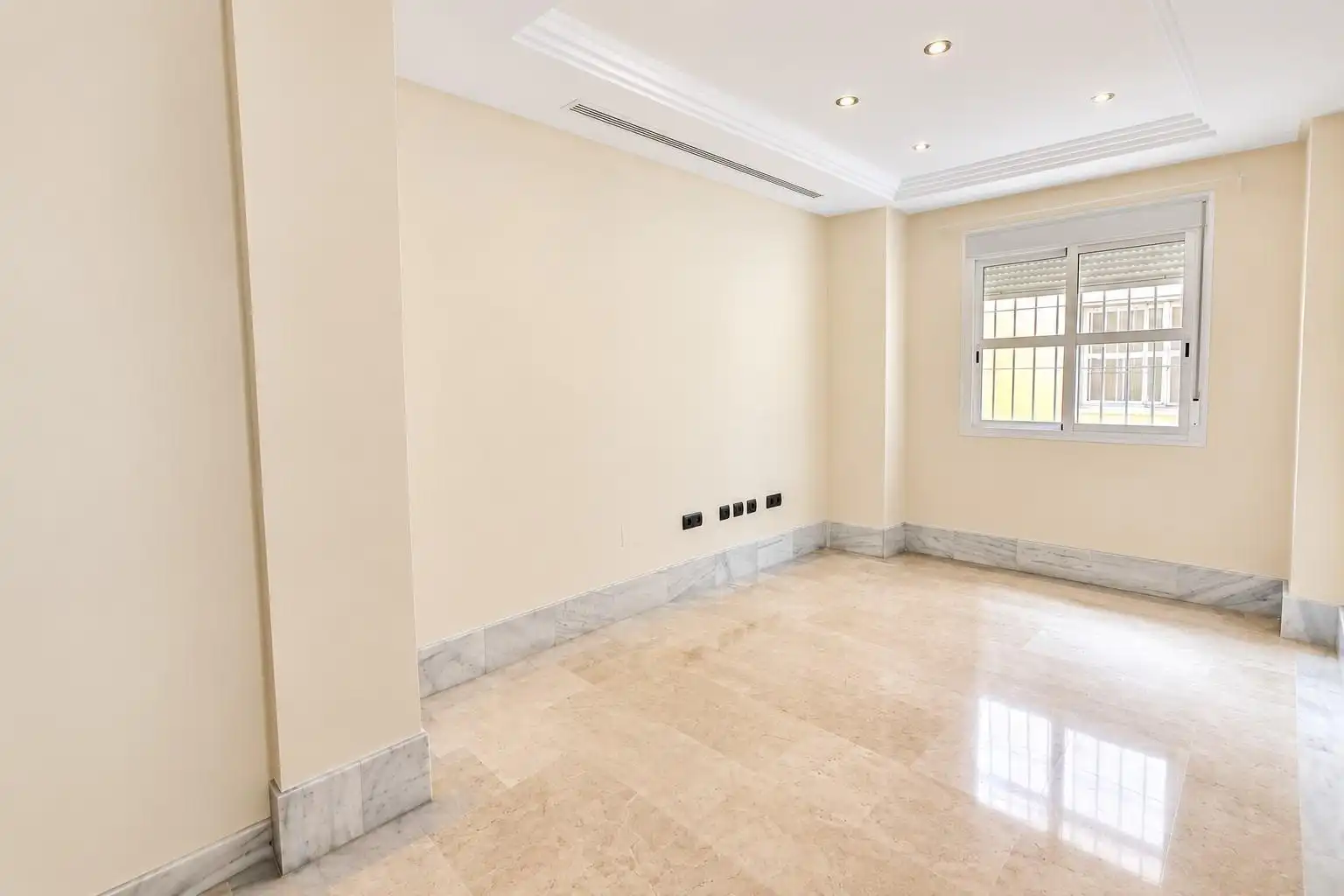Local comercial en venta en Calle DOLORES IBARRURI, imagen 5