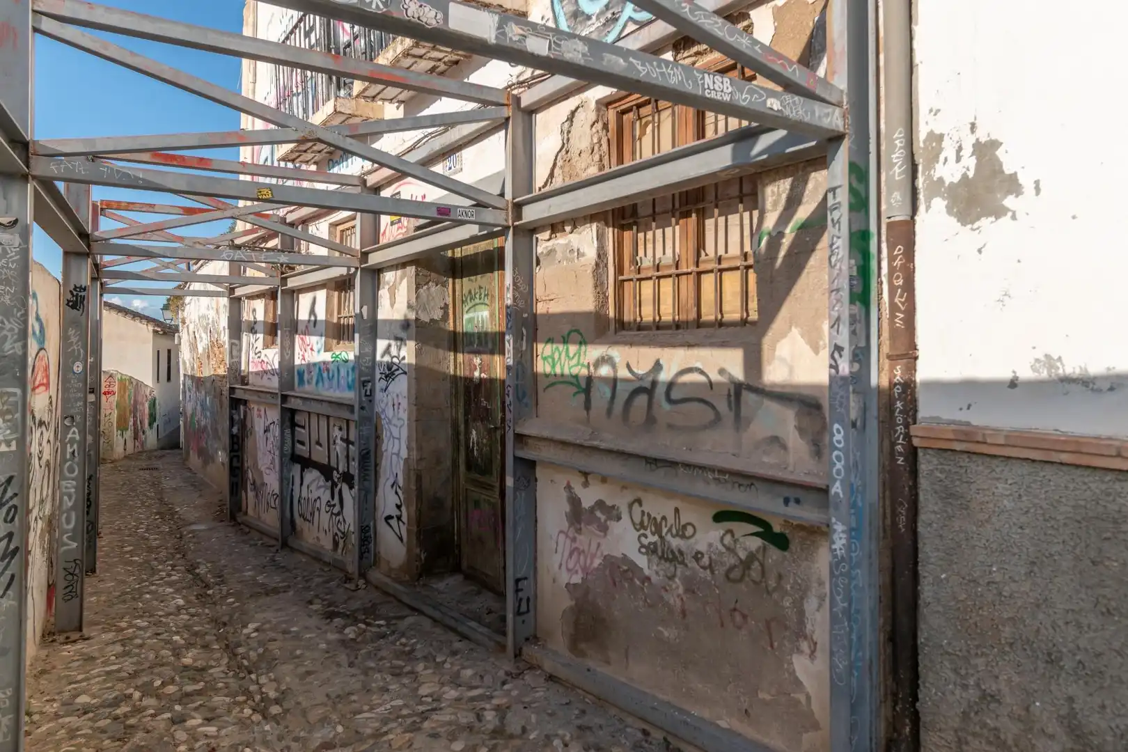 Vista exterior de Edificio en venta en Granada