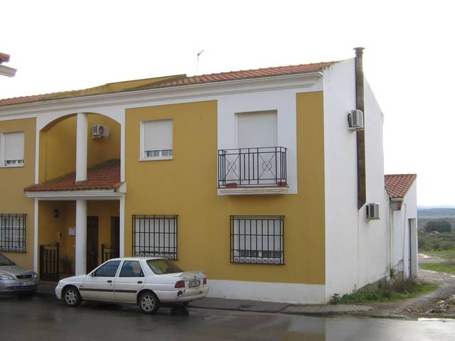 Casa adosada en Venta en C/ Eras en Hornachos