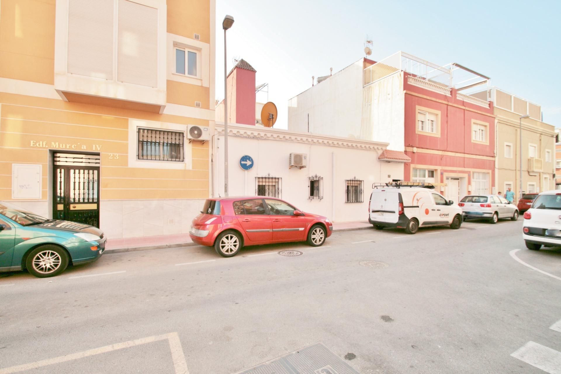 Vista exterior de Casa o xalet en venda en  Almería Capital amb Aire condicionat, Terrassa i Traster