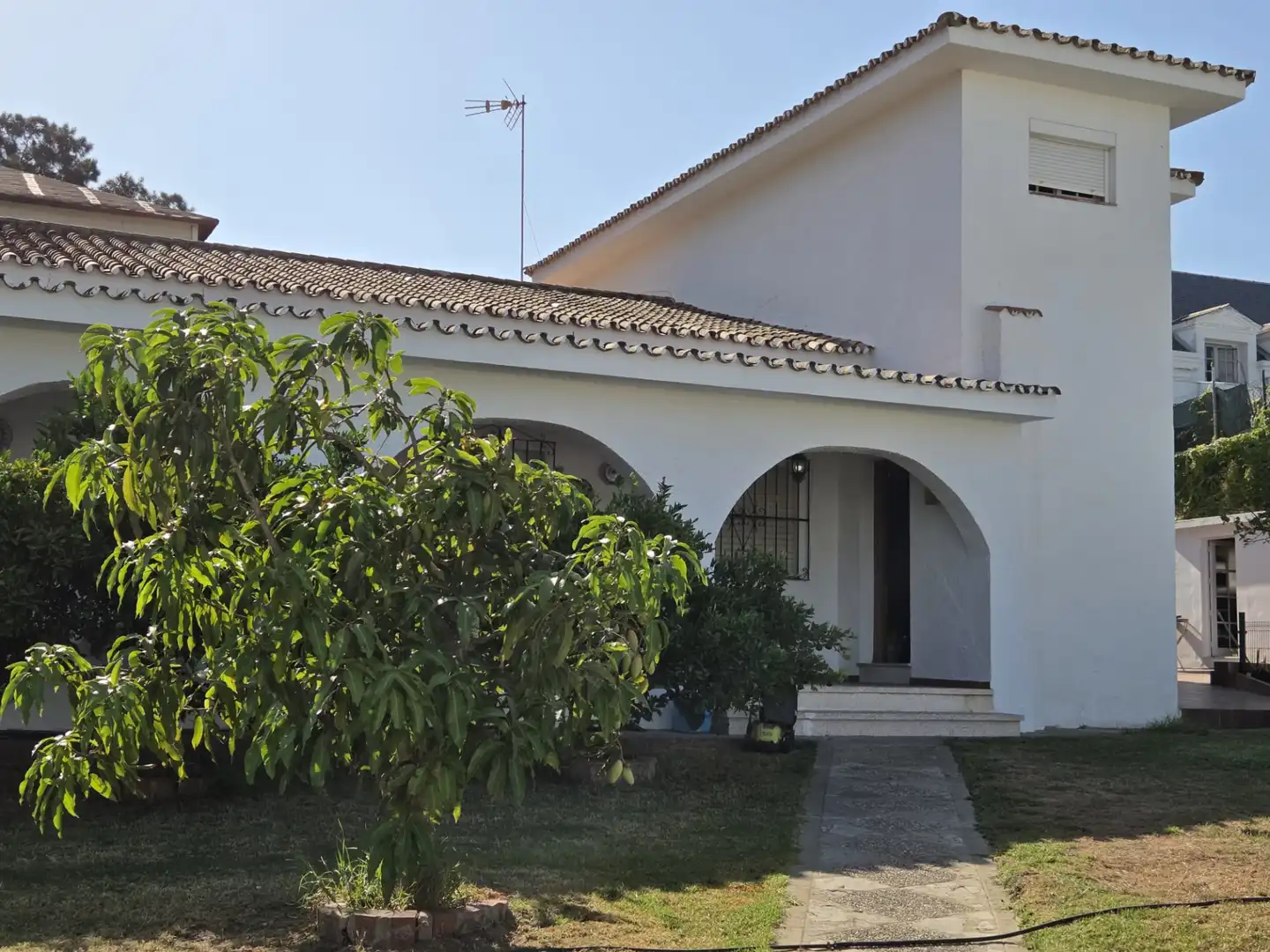 Exterior view of Houses for sale in Algeciras  with Swimming Pool and Furnished