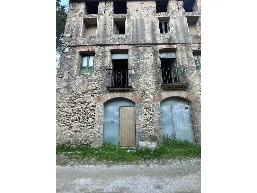 Casa en venda a Calle Font De La Reina