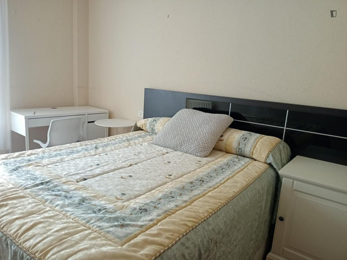 Dormitori de Apartament per a compartir en Getxo  amb Moblat