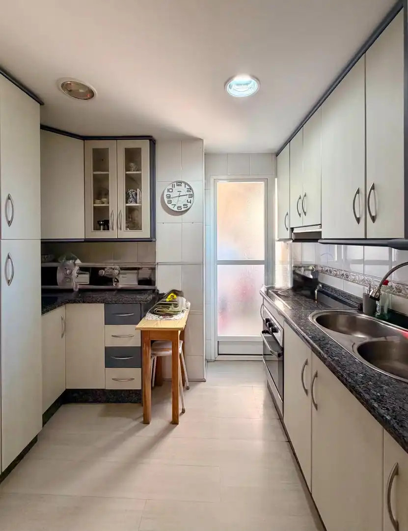 Kitchen of Flat for sale in Granada  with Furnished