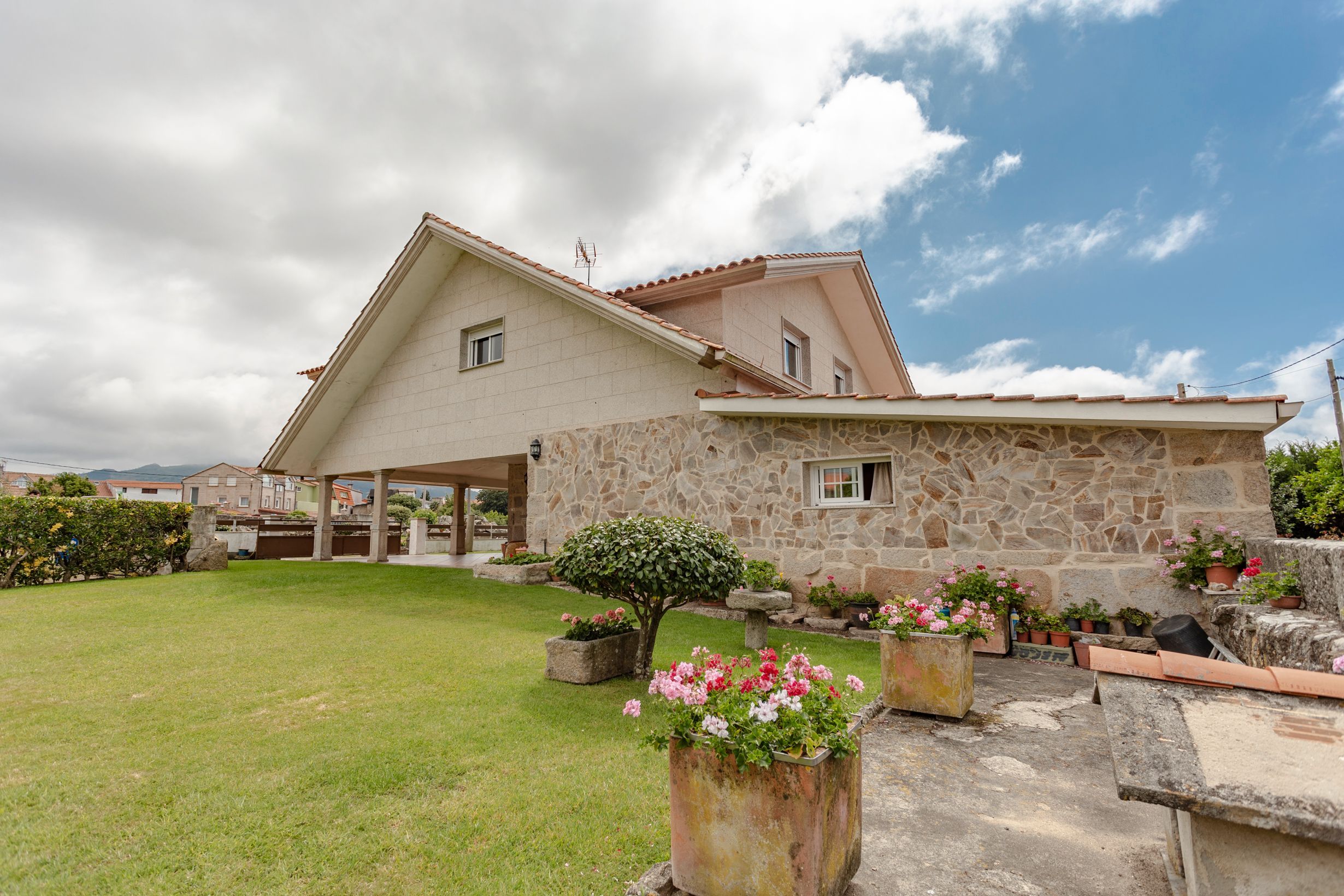 Exterior view of House or chalet for sale in Vigo   with Private garden, Parquet flooring and Terrace