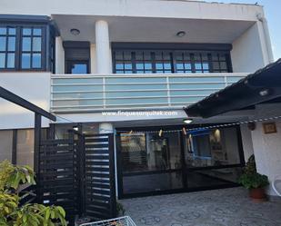 Vista exterior de Casa o xalet en venda en Rosselló amb Aire condicionat, Jardí privat i Terrassa
