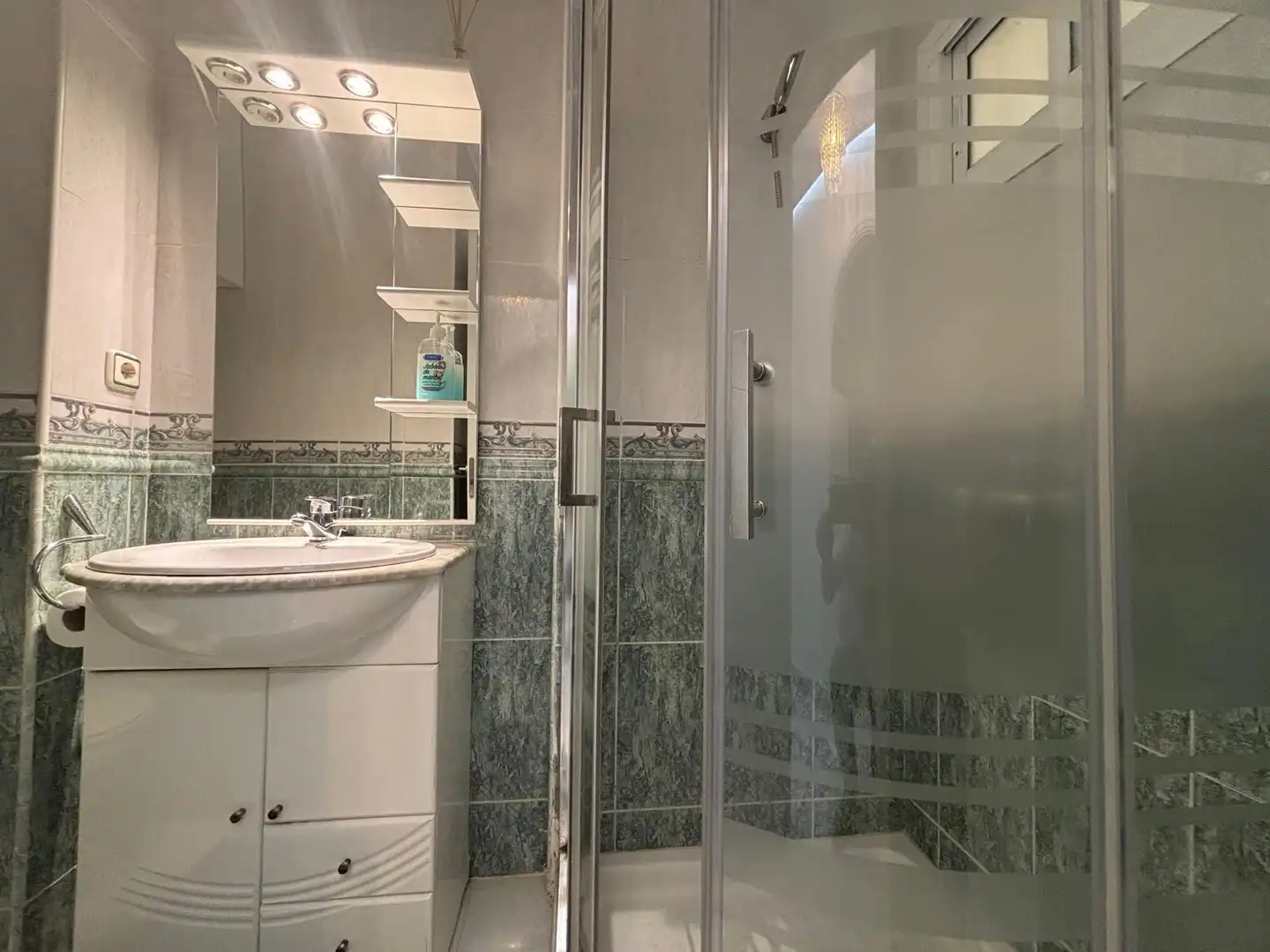 Baño de Estudio en venta en Benalmádena con Aire acondicionado, Terraza y Amueblado