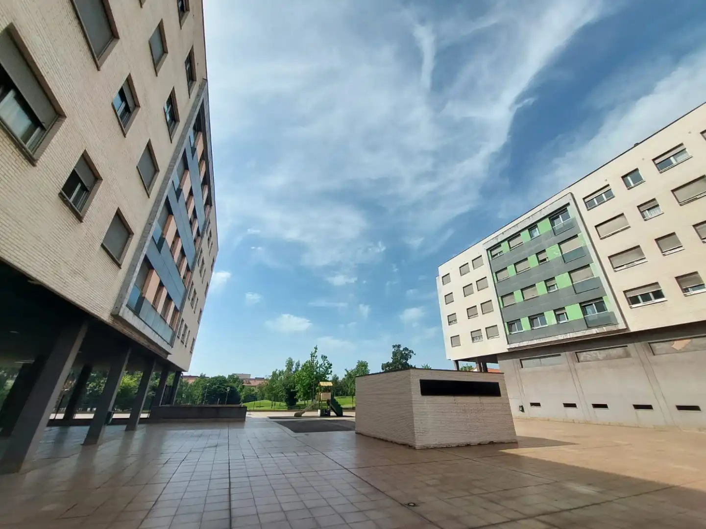 Vista exterior de Piso de alquiler en Gijón  con Calefacción, Jardín privado y Parquet