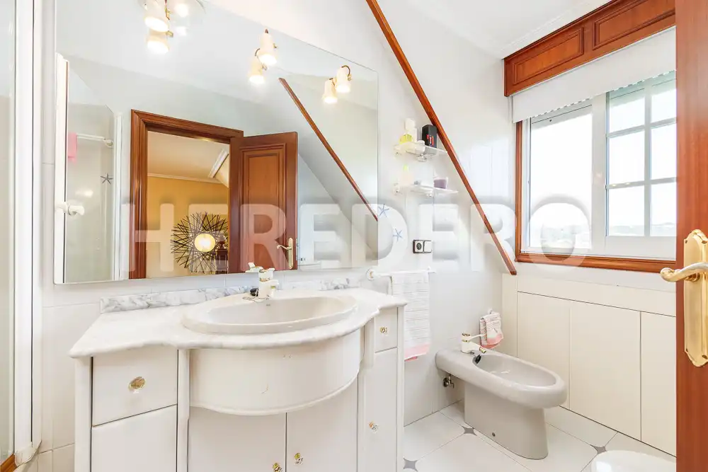 Baño de Casa o chalet en venta en Vigo  con Calefacción, Jardín privado y Terraza