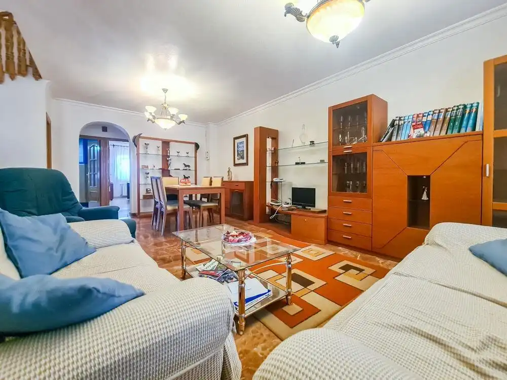 Wohnzimmer von Einfamilien-Reihenhaus zum Verkauf in Huércal-Overa mit Klimaanlage, Heizung und Terrasse