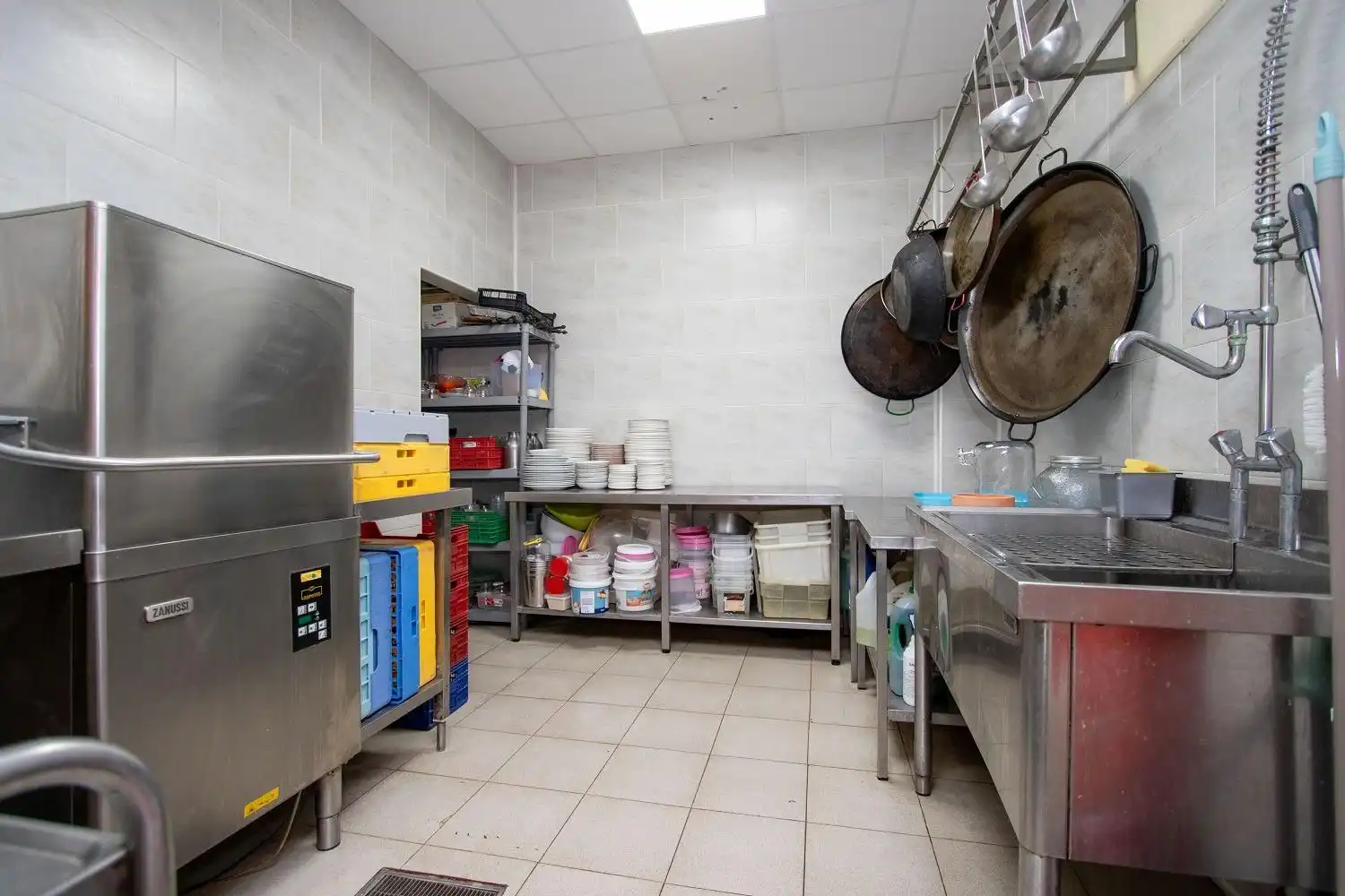 Cocina de Local en venta en Castellón de la Plana / Castelló de la Plana con Aire acondicionado