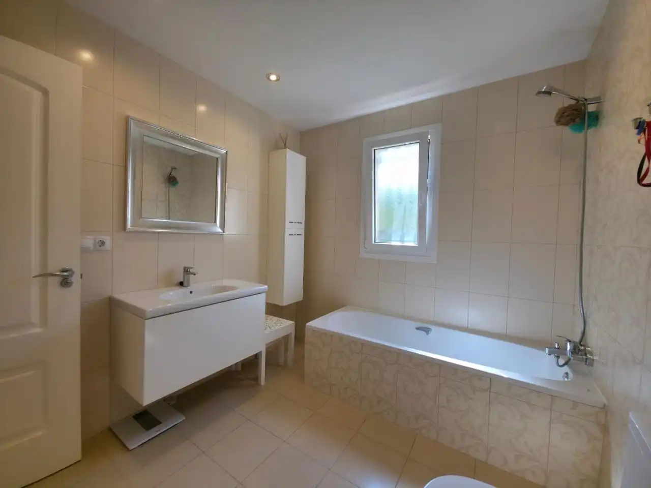 Bathroom of Houses for sale in El Campello  with Air Conditioner, Terrace and Swimming Pool