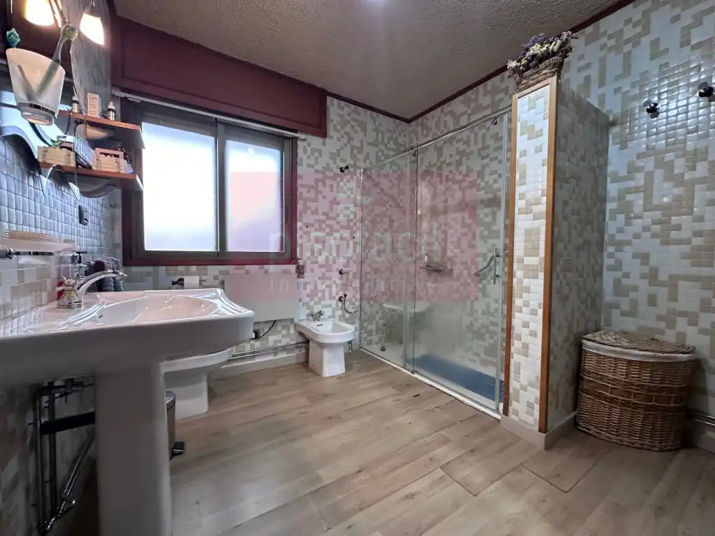 Bany de Casa o xalet en venda en Lugo
