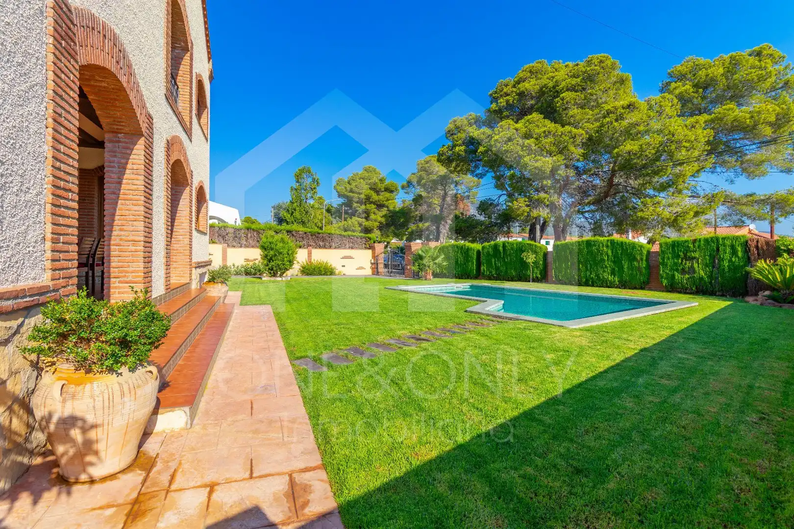 Jardí de Casa o xalet en venda en Mont-roig del Camp amb Aire condicionat, Calefacció i Jardí privat