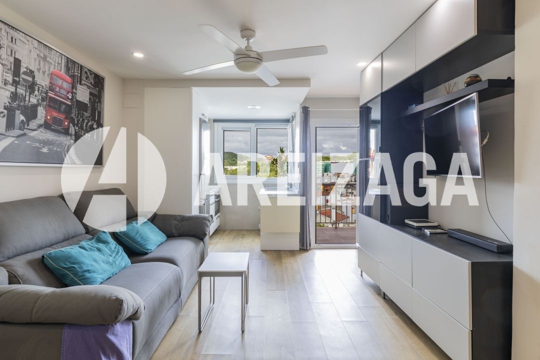 Bedroom of Flat for sale in Donostia - San Sebastián   with Heating, Terrace and Balcony