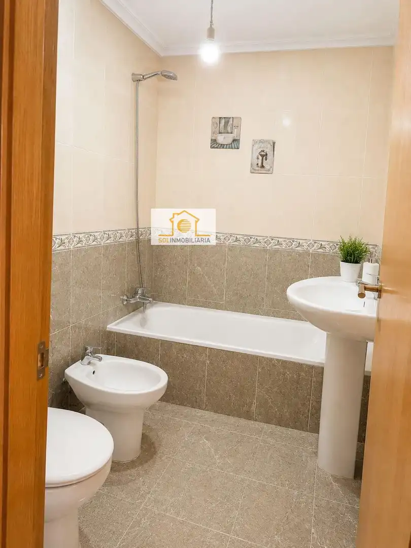 Badezimmer von Dachboden zum Verkauf in León Capital  mit Heizung, Parkett und Möbliert