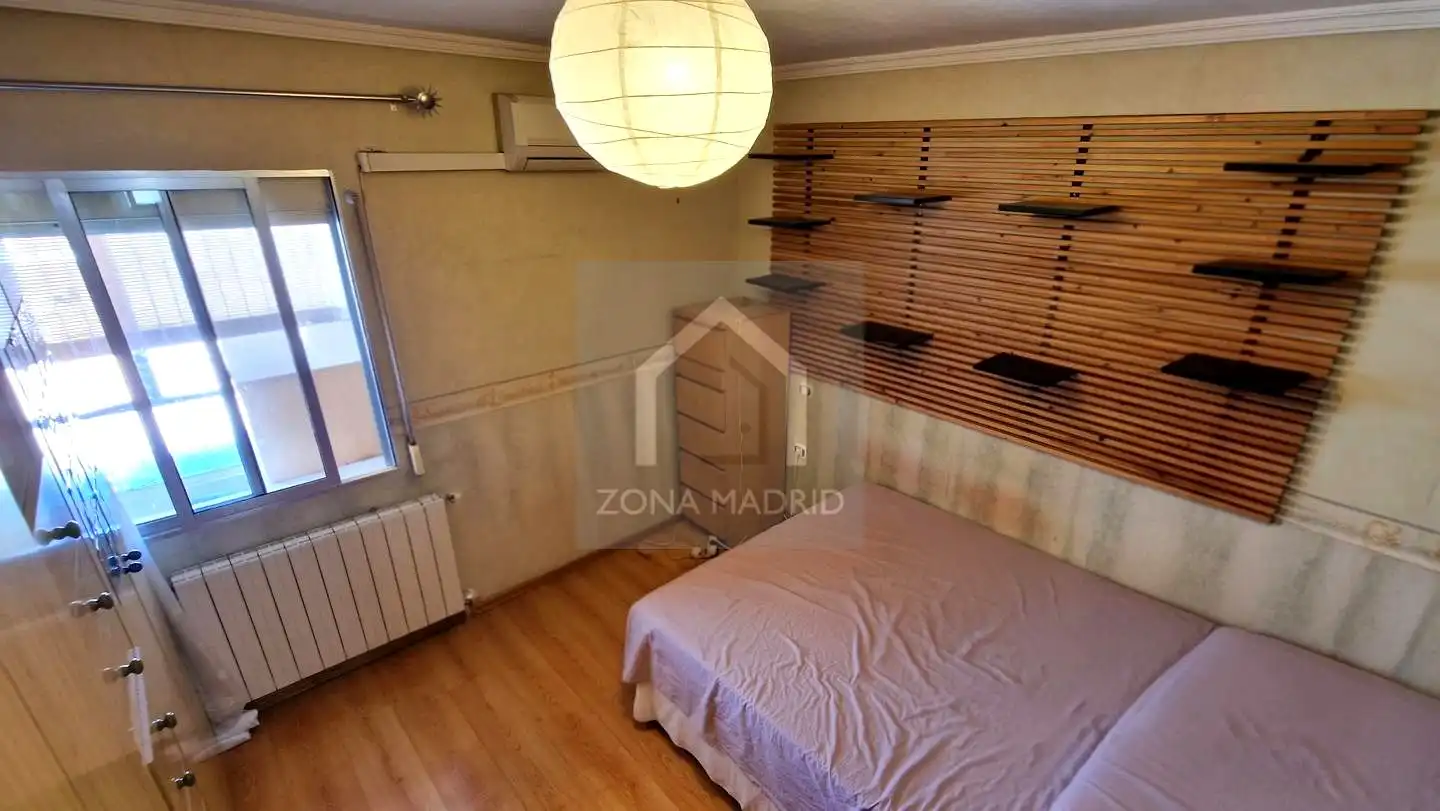 Bedroom of Flat for sale in Madrid  with Air Conditioner and Terrace