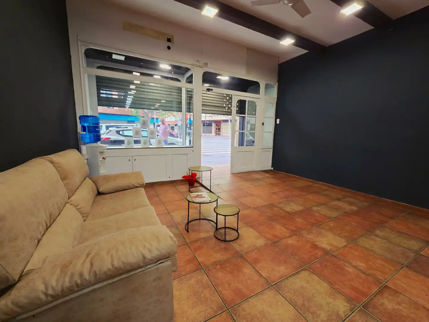 Business premises for transfer in Carrer de Ramon J. Sender, imagen 9