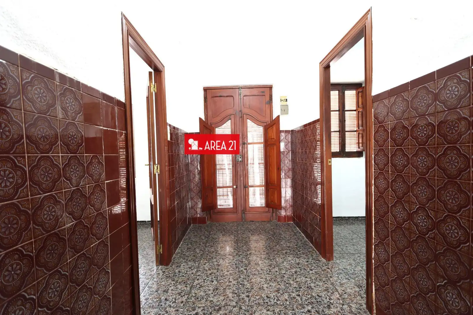 Houses for sale in La Pobla de Vallbona  with Terrace and Storage room