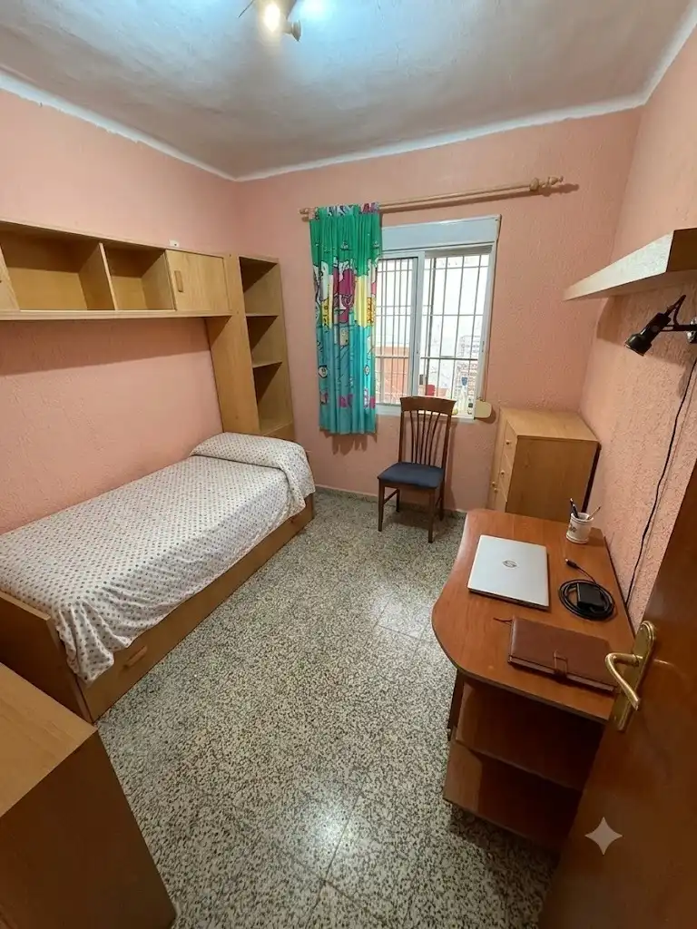 Dormitori de Pis en venda en Huelva amb Aire condicionat, Moblat i Alarma