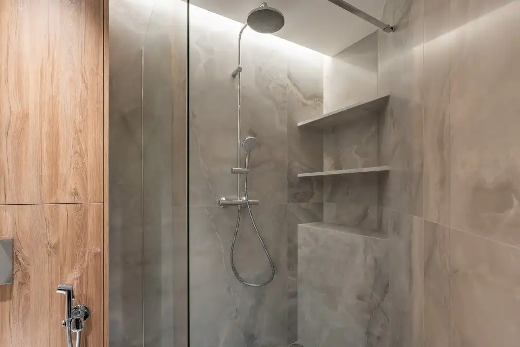 Badezimmer von Wohnungen zum Verkauf in Barcelona mit Klimaanlage, Heizung und Parkett
