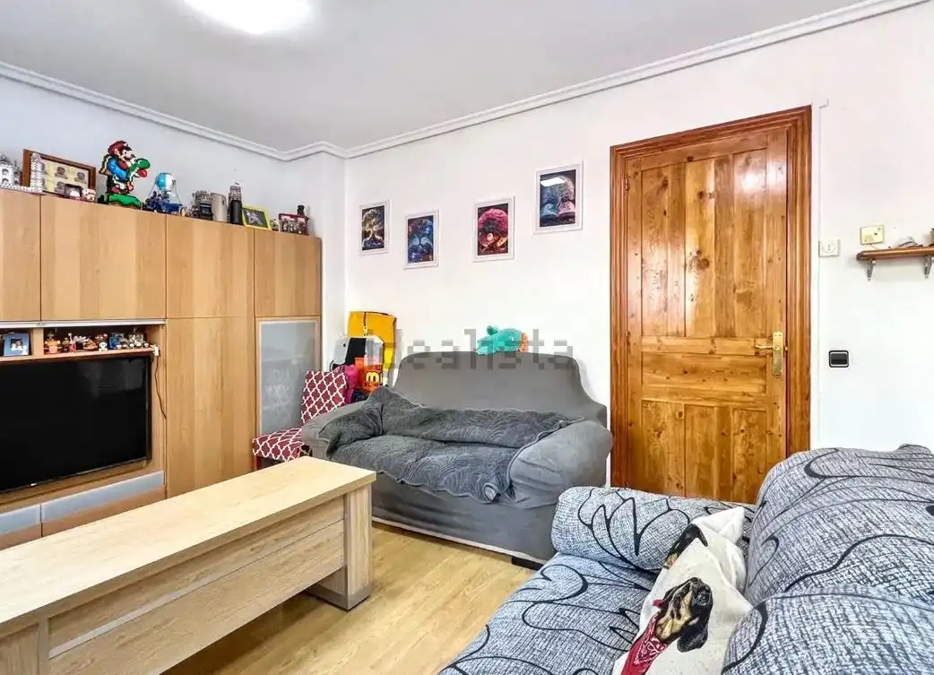 Sala d'estar de Pis en venda en Jaca amb Calefacció, Traster i Moblat