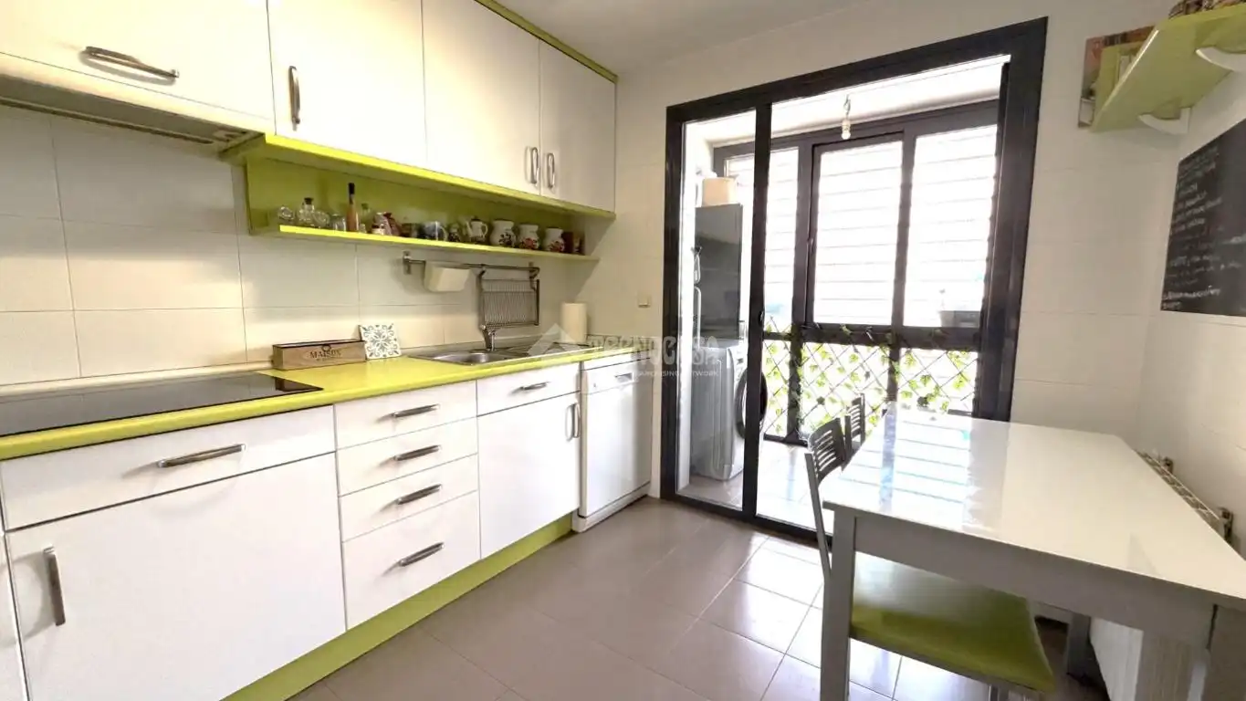 Cocina de Piso en venta en Alcalá de Henares con Calefacción