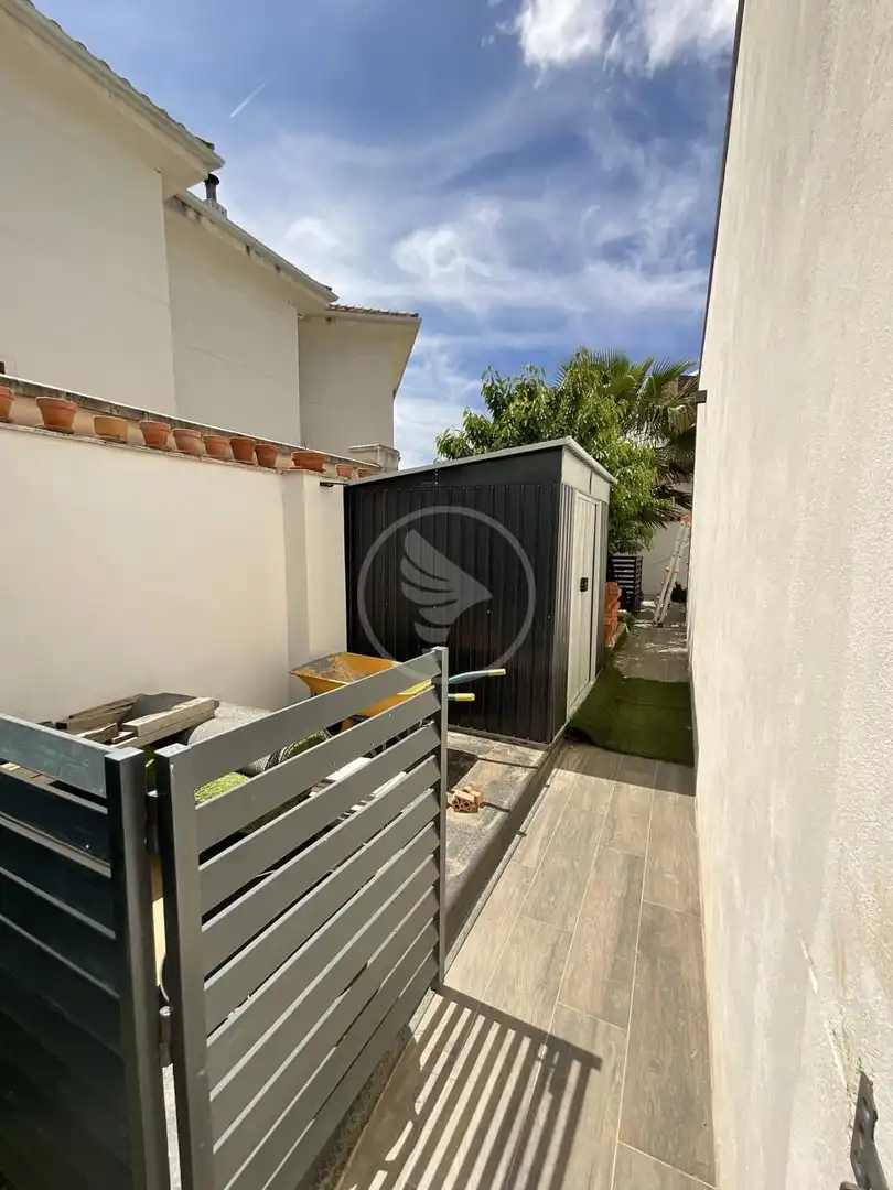 Jardí de Casa o xalet en venda en Linares amb Aire condicionat