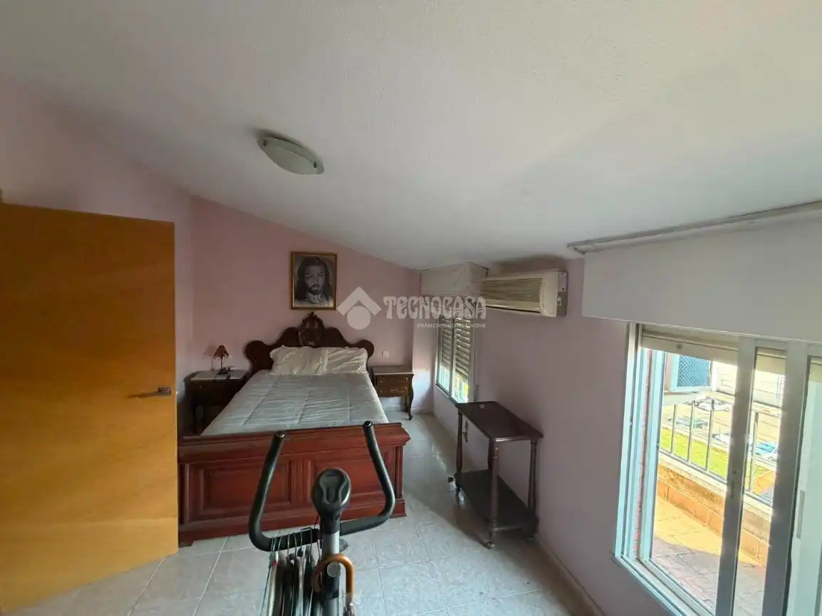 Habitación de Dúplex en venta en Badajoz con Aire acondicionado, Terraza y Balcón