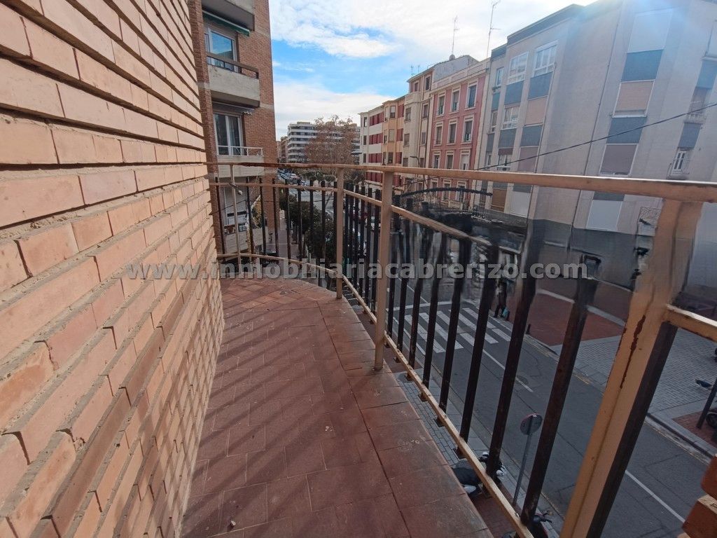 Vista exterior de Apartament en venda en  Logroño amb Calefacció i Terrassa