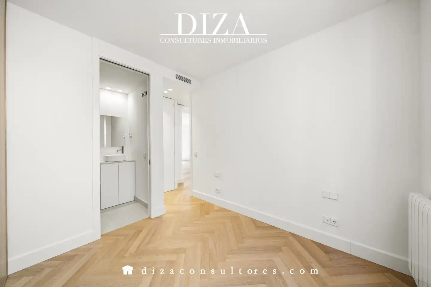 Bedroom of Flat for sale in Madrid  with Air Conditioner, Heating and Parquet flooring