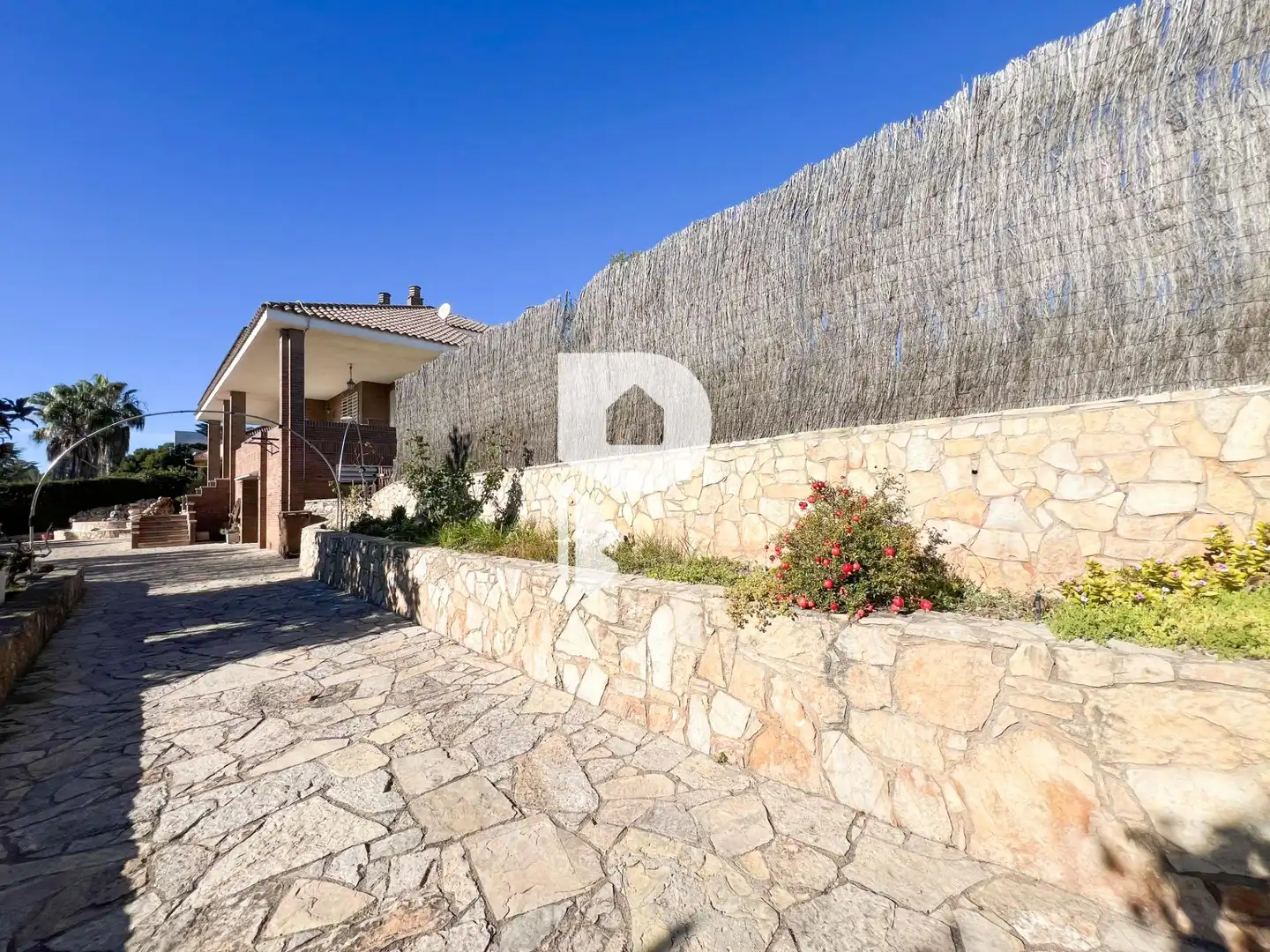 Vista exterior de Casa o chalet en venta en Pallejà con Aire acondicionado, Calefacción y Jardín privado