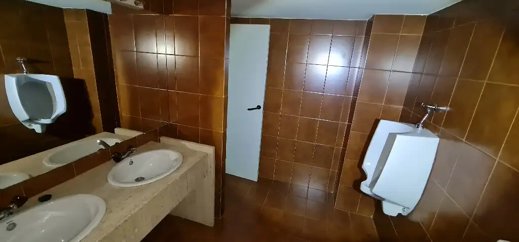 Bathroom of Commercial properties for sale in  Logroño