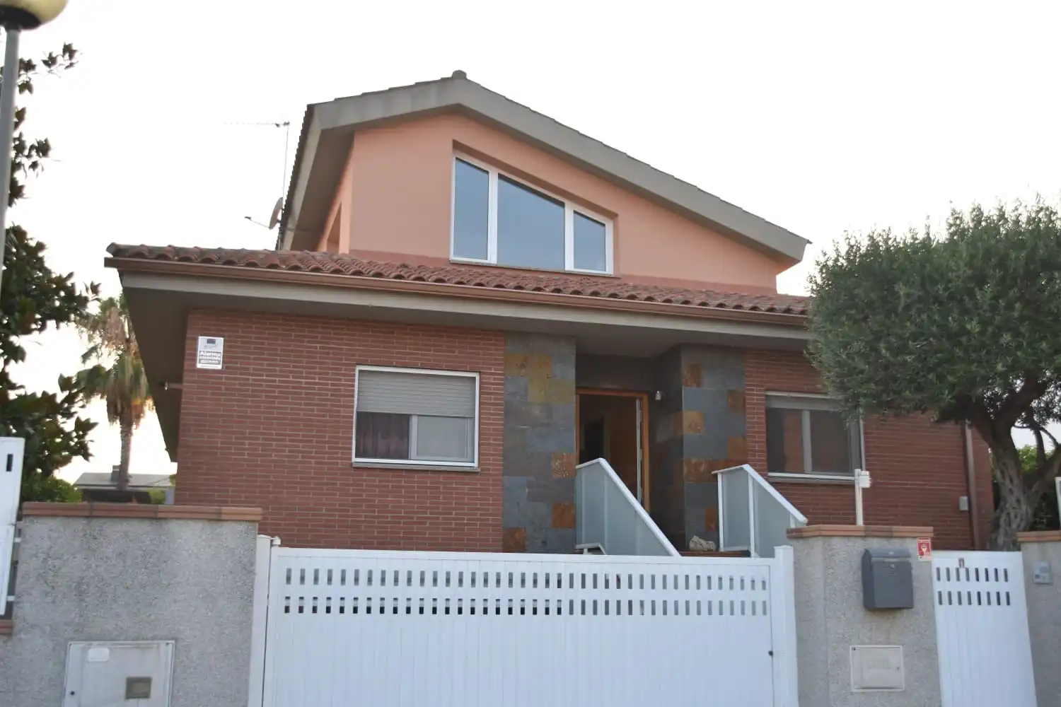 Casa con terrazza in vendita a Carrer de Montjuïc 85