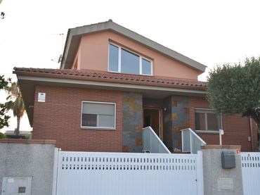 Casa con balcón en venta en Carrer de Montjuïc 85