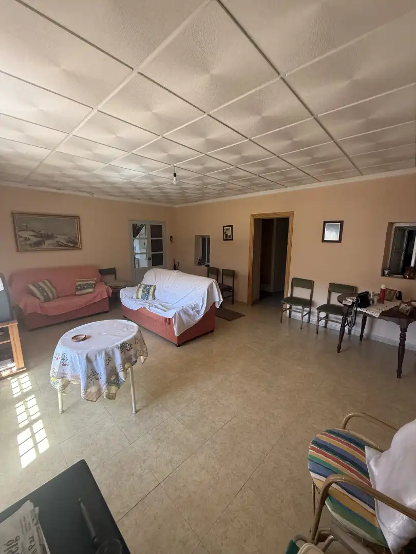 Sala d'estar de Casa o xalet en venda en El Bonillo amb Calefacció, Jardí privat i Moblat