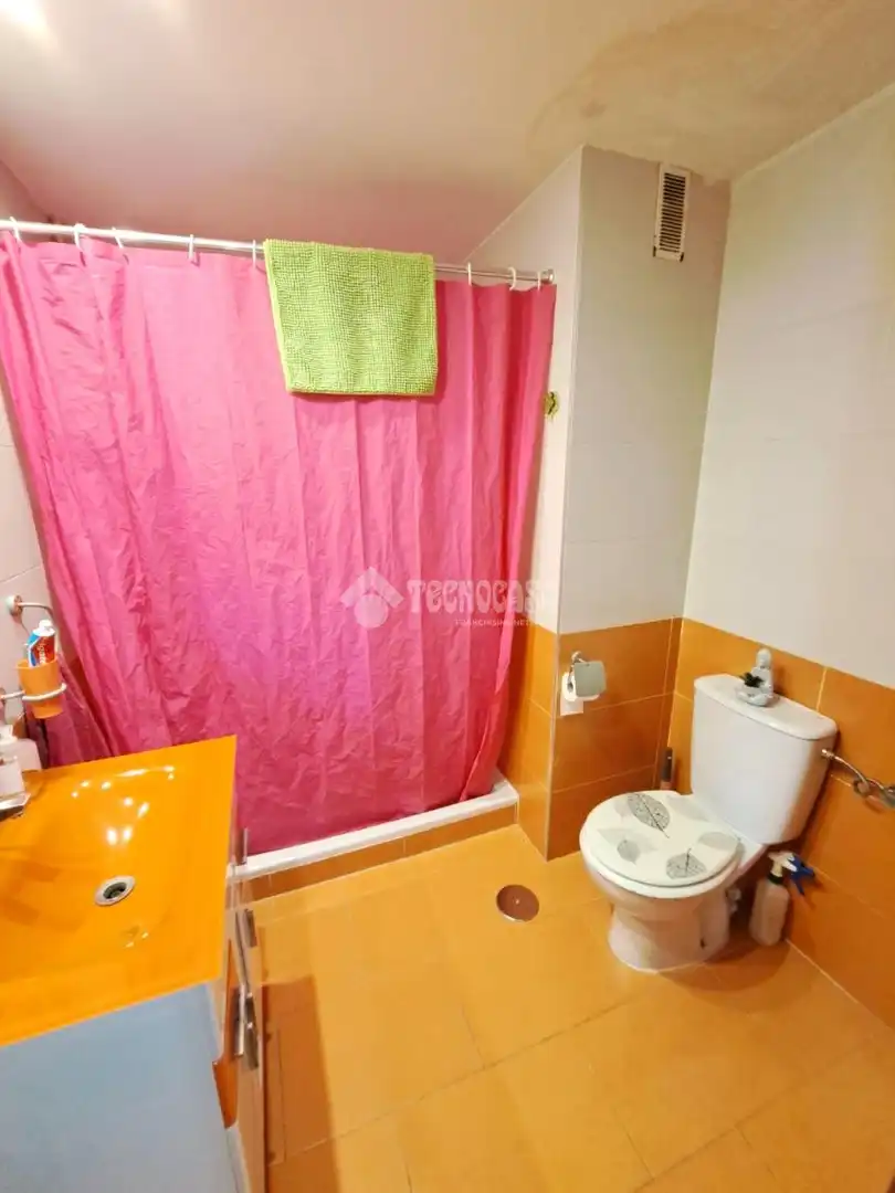 Baño de Piso en venta en Parla con Aire acondicionado, Calefacción y Terraza