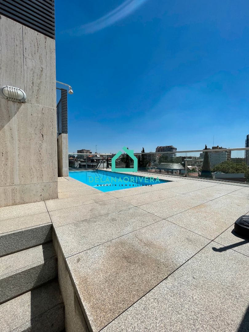Piscina de Àtic de lloguer en  Madrid Capital amb Aire condicionat, Calefacció i Jardí privat