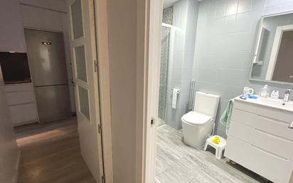 Bathroom of Flat for sale in Salamanca Capital  with Balcony