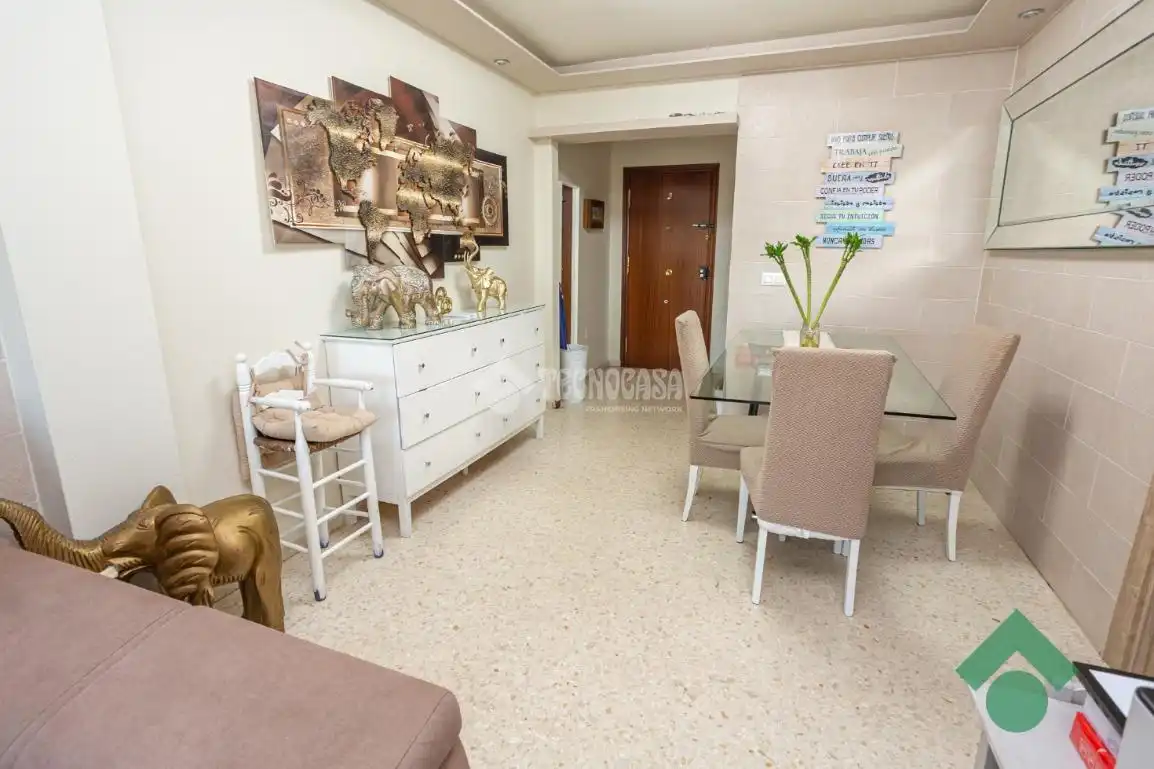 Sala d'estar de Pis en venda en Algeciras amb Balcó