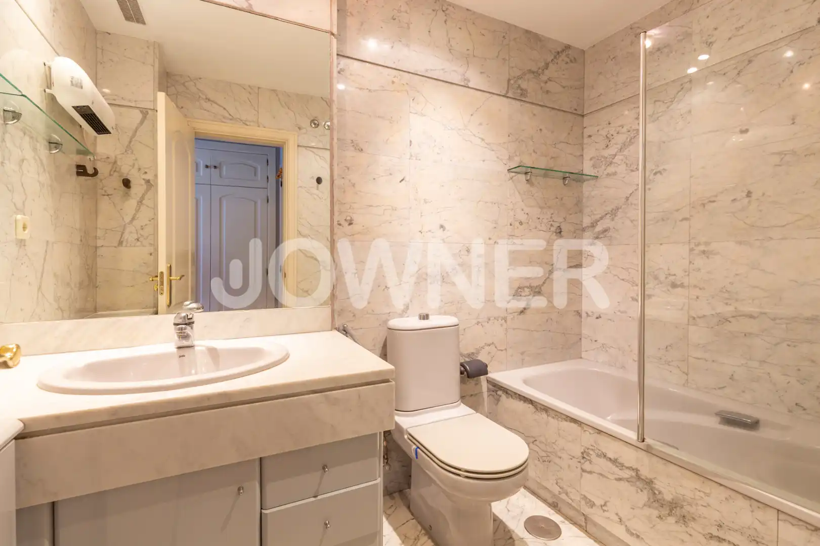 Bathroom of Flat for sale in Madrid  with Air Conditioner, Storage room and Oven