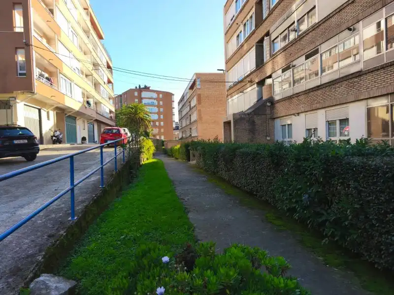 Außenansicht von Erdgeschoss zum Verkauf in Santander mit Privatgarten, Parkett und Möbliert