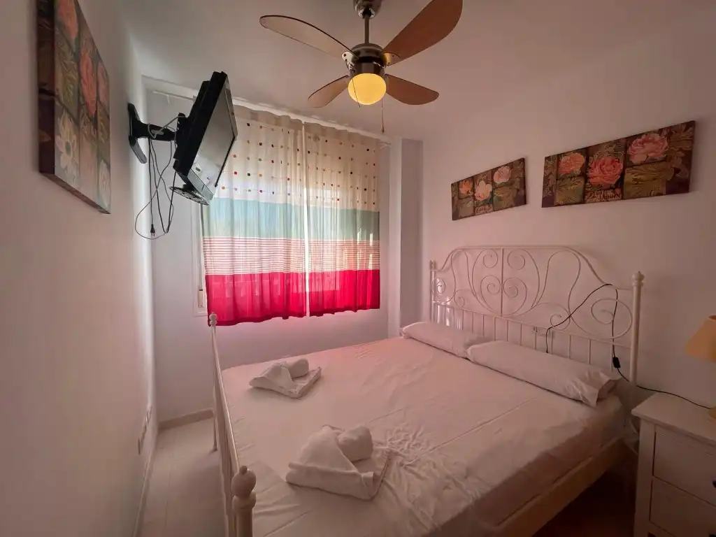 Dormitori de Apartament en venda en La Manga del Mar Menor amb Terrassa, Piscina i Balcó