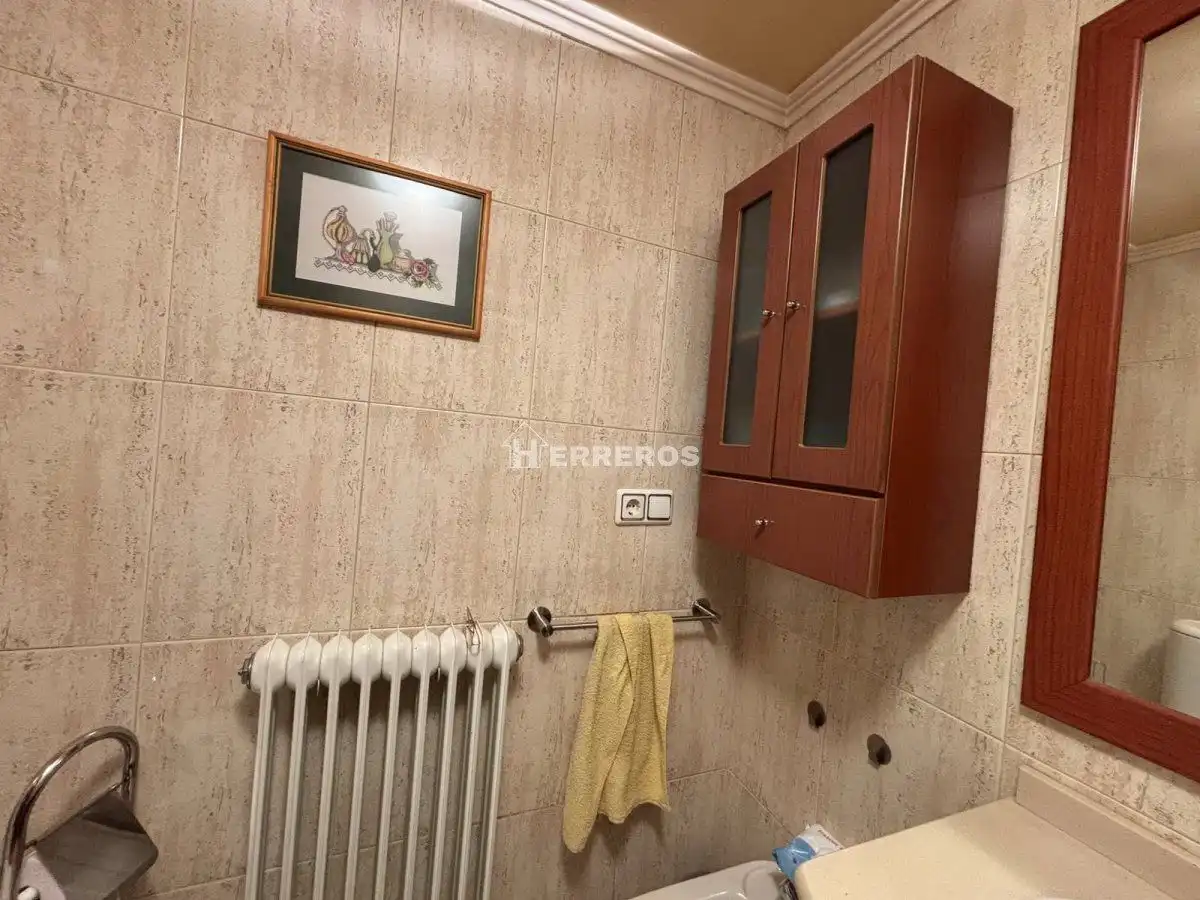 Dormitori de Pis en venda en  Logroño amb Calefacció, Parquet i Terrassa