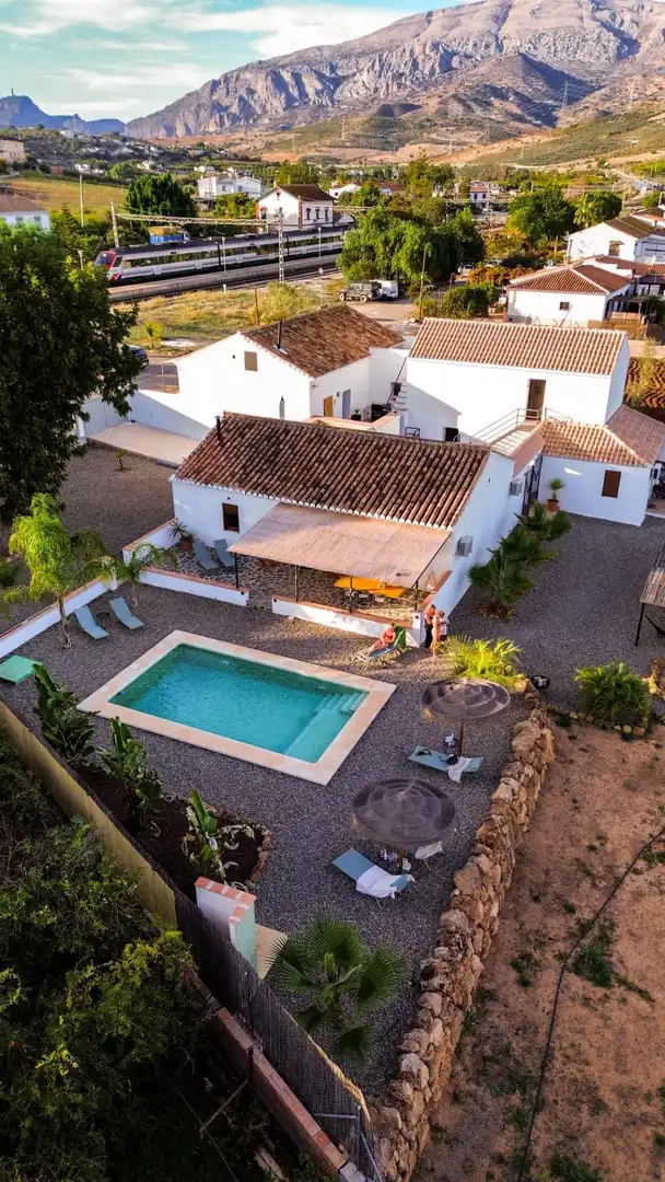 Schwimmbecken von Country house zum Verkauf in Álora mit Klimaanlage, Heizung und Privatgarten