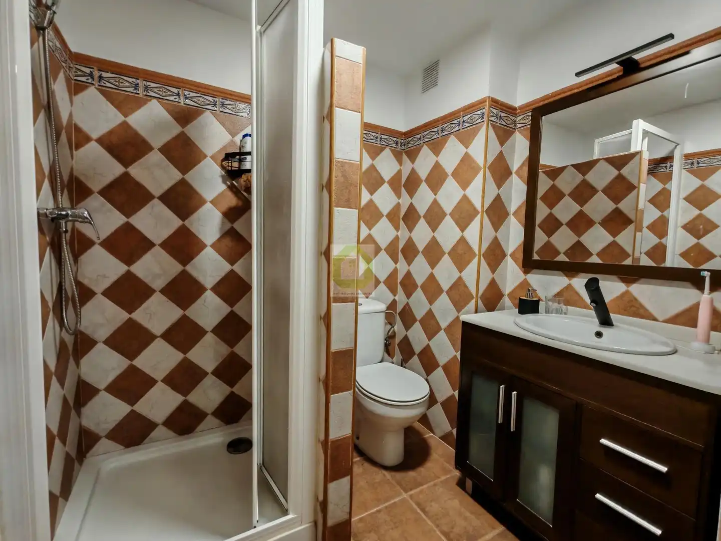 Bathroom of Flat for rent in Granada  with Air Conditioner and Furnished