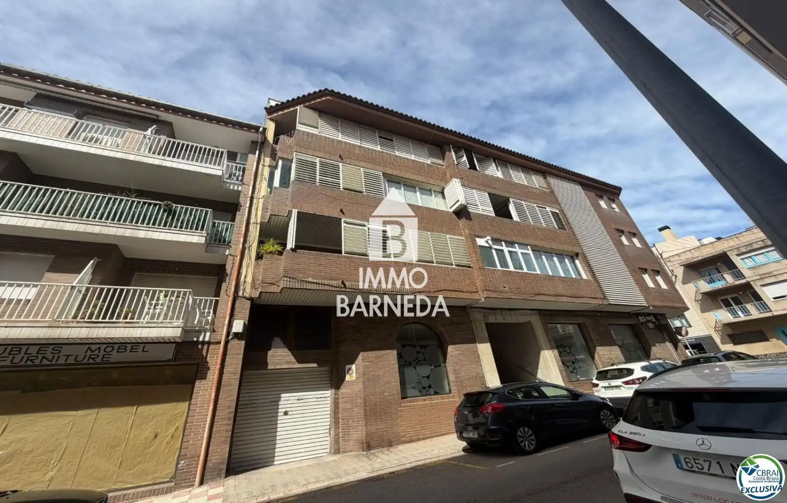 Vista exterior de Pis en venda en Roses amb Calefacció, Terrassa i Balcó