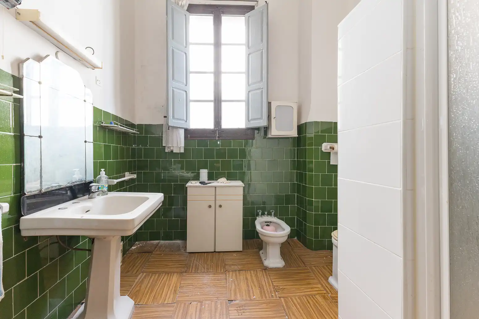 Bany de Casa o xalet en venda en Segorbe amb Jardí privat, Terrassa i Traster