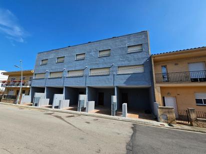 Vista exterior de Casa adosada en venda en Vidreres amb Terrassa i Balcó