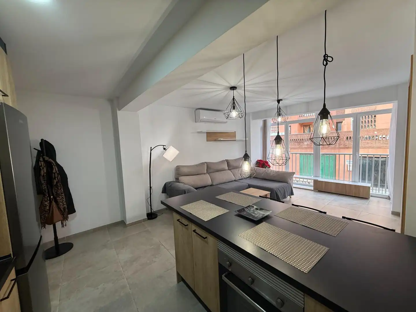 Sala d'estar de Pis de lloguer en Almería amb Aire condicionat i Moblat